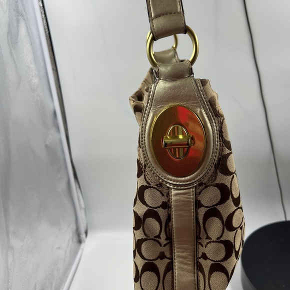 Coach hobo bag, beige with gold strap gold hardware - Picture 2 of 8